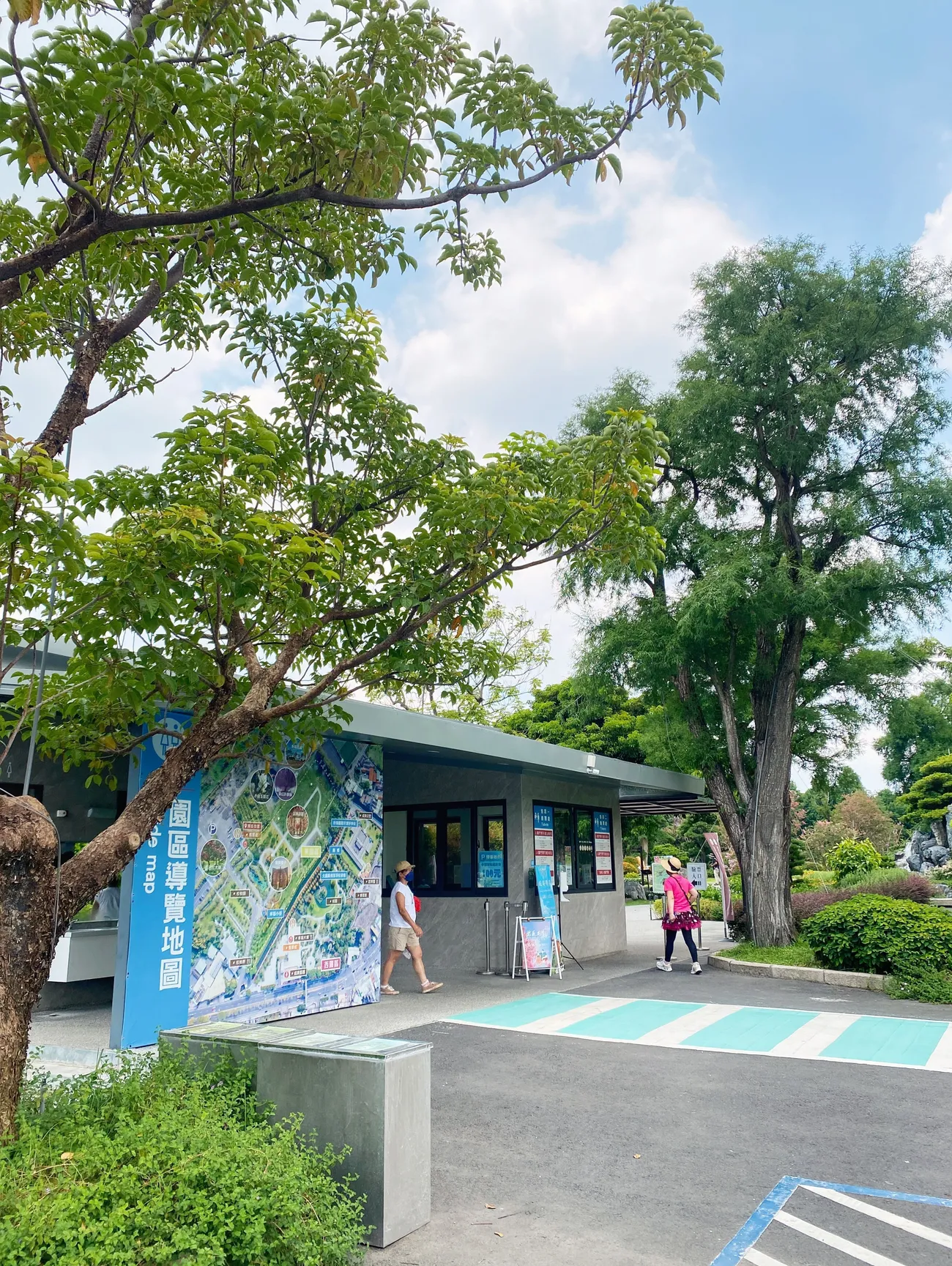 [彰化景點] 成美文化園 紫薇花季｜夏日粉色泡泡來臨｜永靖親子景點｜一秒置身國外｜拍照景點懶人攻略｜內附2022最新優惠