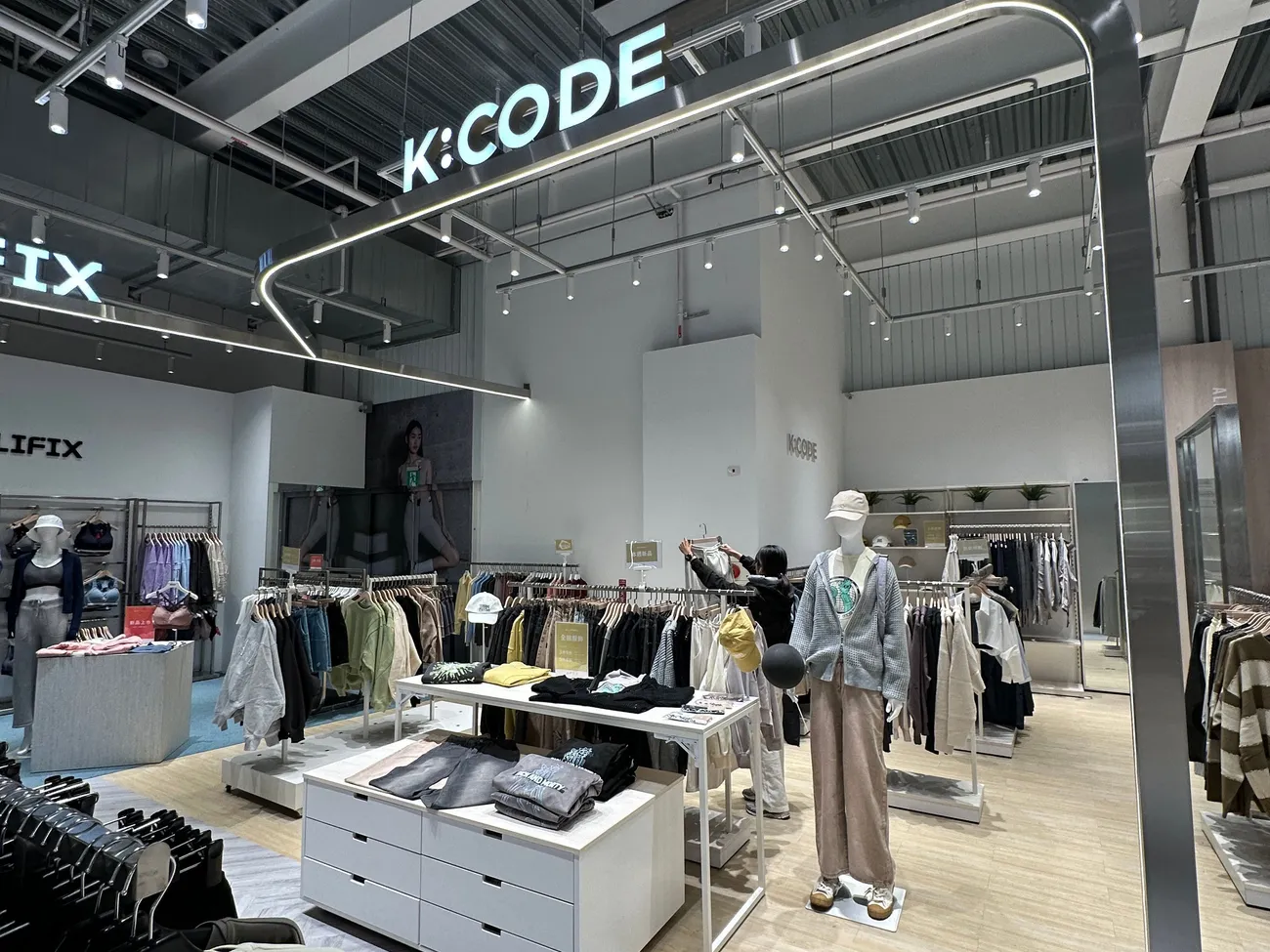 [台中北屯區] Life8 SELECT台中松竹旗艦店新開幕｜旗下6大品牌齊聚一堂｜佔地230坪｜全台第2間大型街邊店！