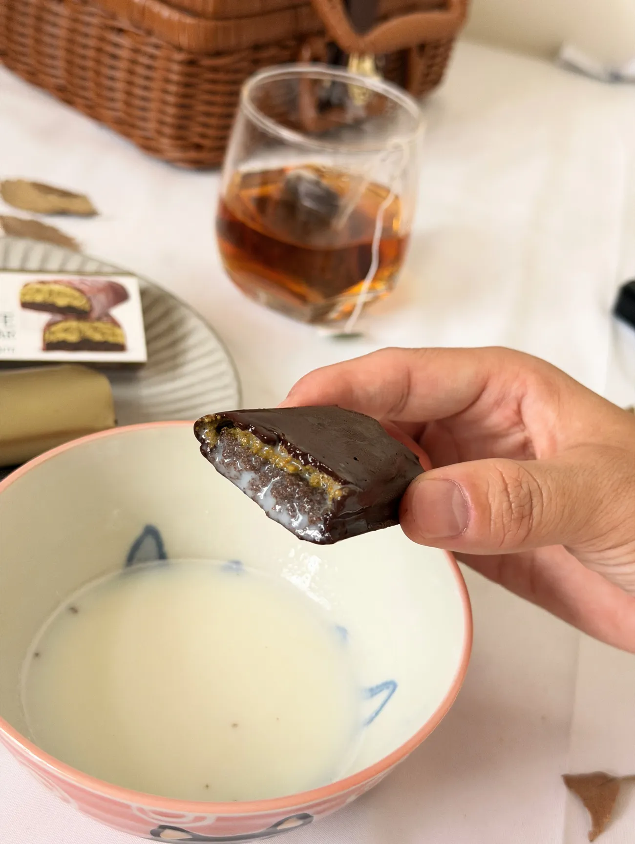 7-11新品開箱|Flair杜拜巧克力蛋糕|開心果脆脆+濃郁可可蛋糕|來自阿拉伯的甜點推薦! - 第8張圖 7-11新品開箱|Flair杜拜巧克力蛋糕|開心果脆脆+濃郁可可蛋糕|來自阿拉伯的甜點推薦!