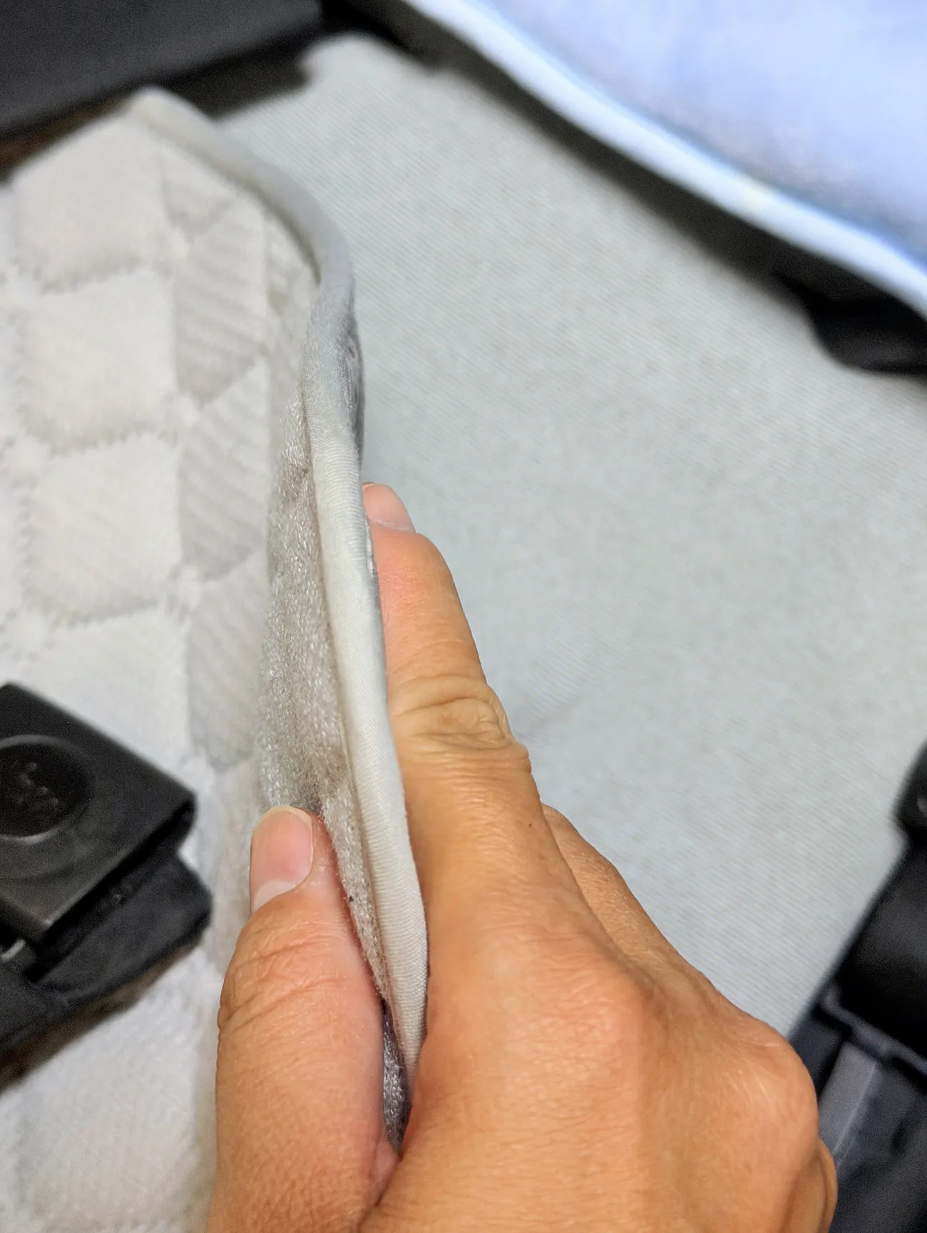 育兒好物推薦|Kirarily汽座保潔墊|我靠這塊救了整個汽座跟嬰兒推車! - 第5張圖 育兒好物推薦|Kirarily汽座保潔墊|我靠這塊救了整個汽座跟嬰兒推車!