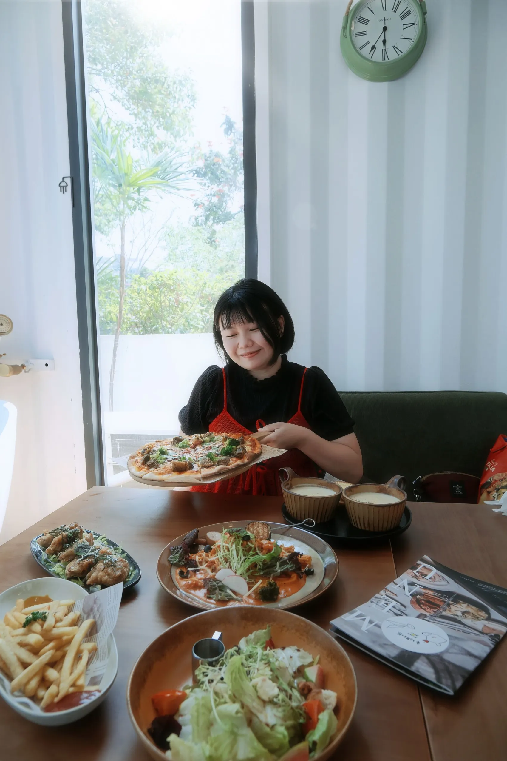 [台中北屯] 兔子遇到熊 little oven ｜藏在森林系貨櫃屋裡的夢幻蔬食餐廳！
