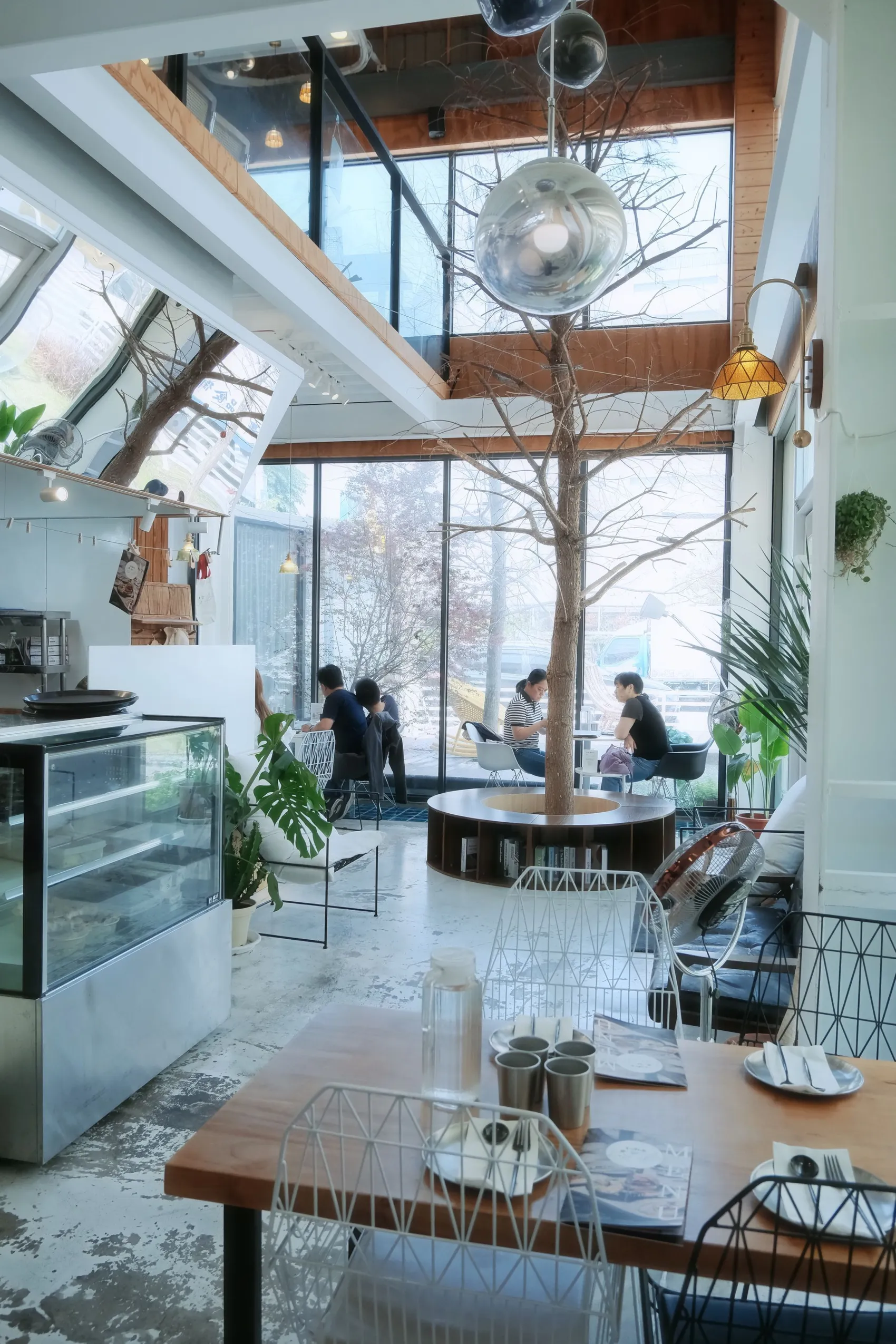 [台中北屯] 兔子遇到熊 little oven ｜藏在森林系貨櫃屋裡的夢幻蔬食餐廳！