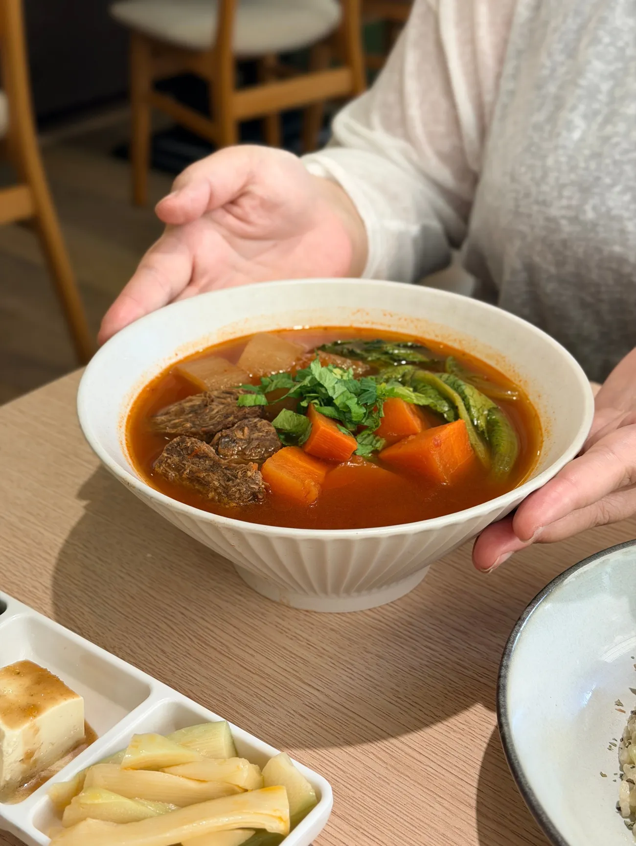 [台中西區] 野菜共合國｜全素紅燒牛肉麵太神還原｜重新認識「蔬食」的味覺體驗！