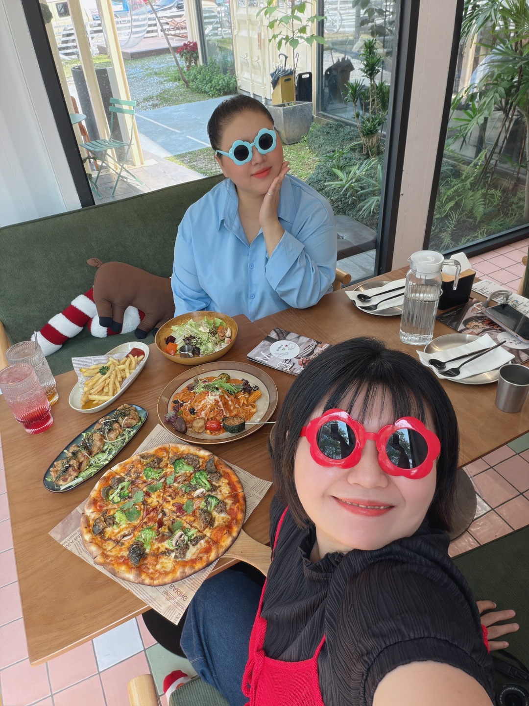 [台中北屯] 兔子遇到熊 little oven ｜藏在森林系貨櫃屋裡的夢幻蔬食餐廳！