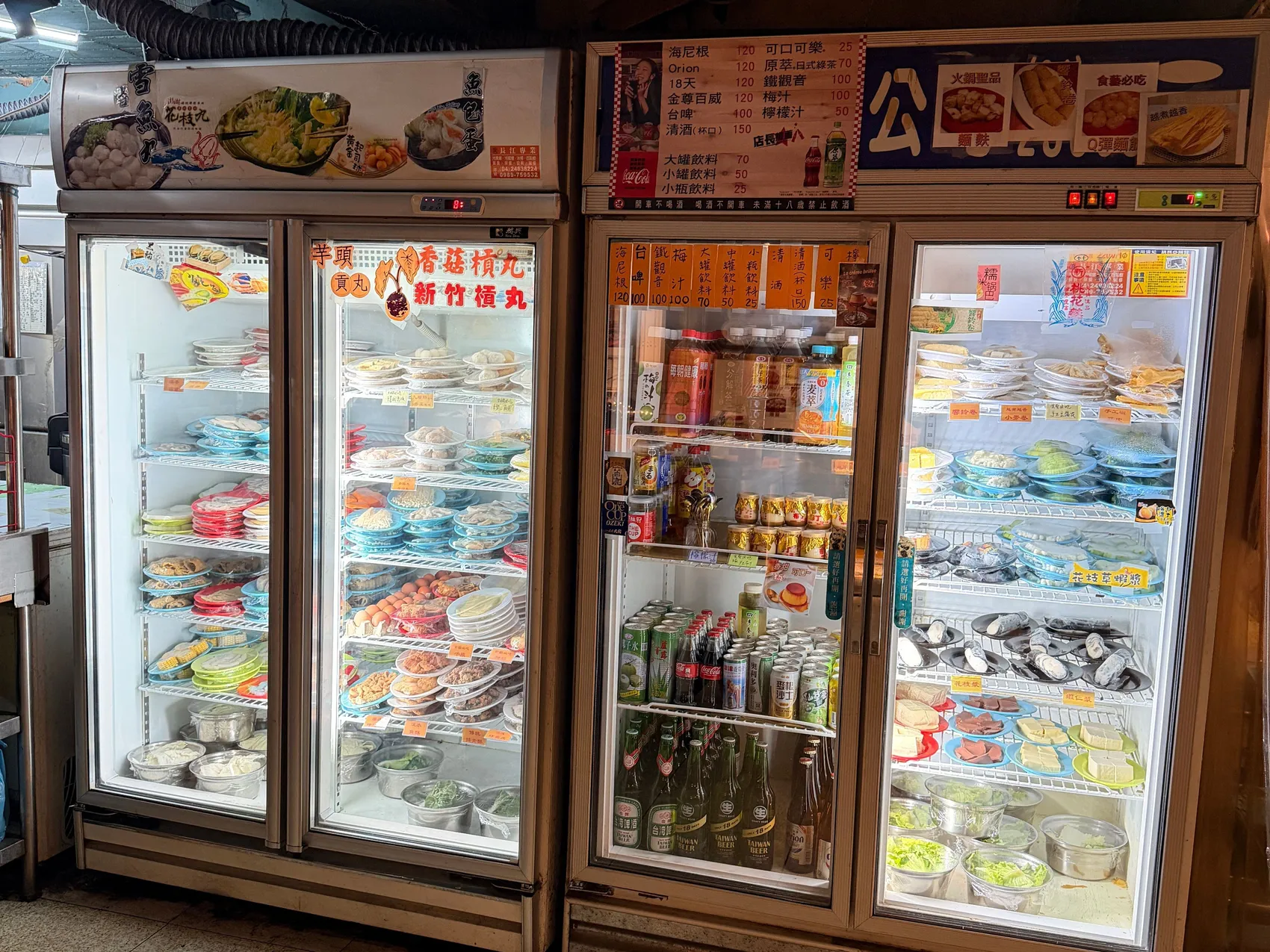 [台中西區] 食藝石頭火鍋 民權店｜濃郁湯頭桌邊現爆｜復古大排檔用餐氛圍｜讓你一秒走進香港老電影吃鍋！