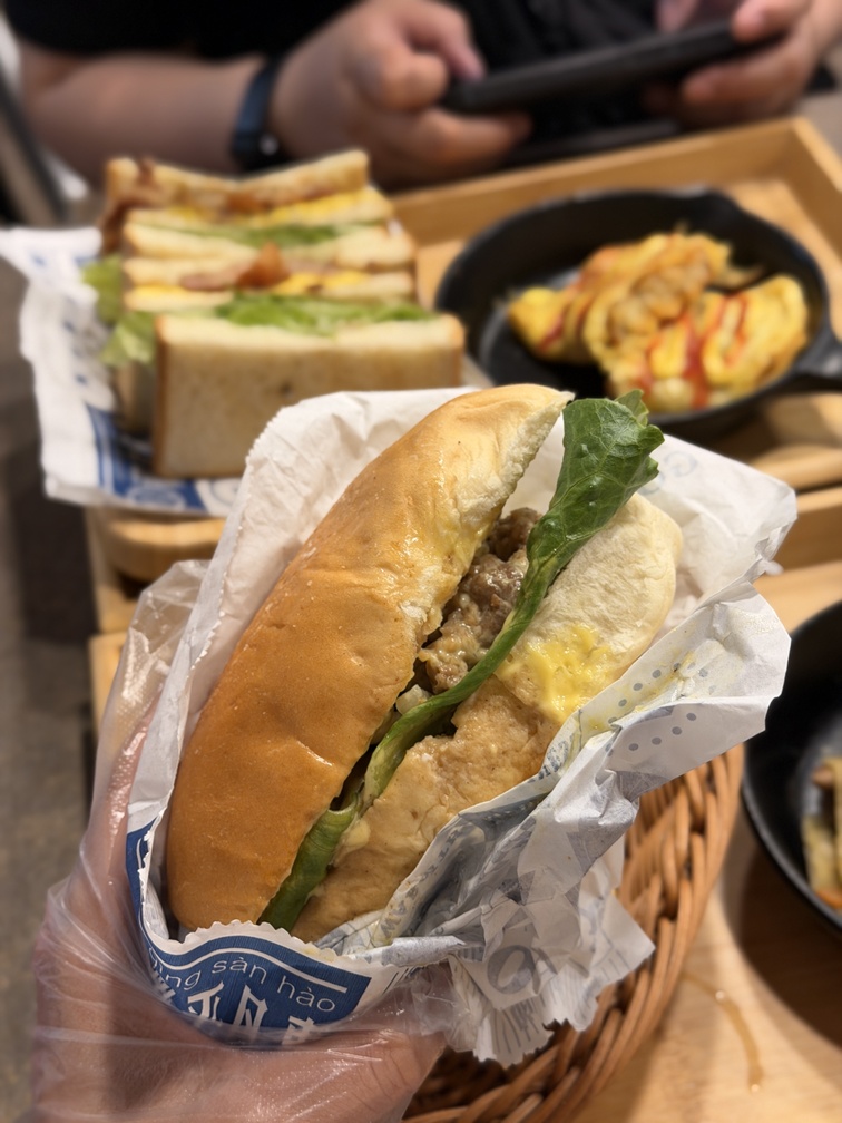 [台中太平] 慶三號炭烤吐司早午餐 太平樹孝店｜清檸雞腿排蛋吐司超大一份｜炭烤吐司結合美式BBQ風味特色早午餐！