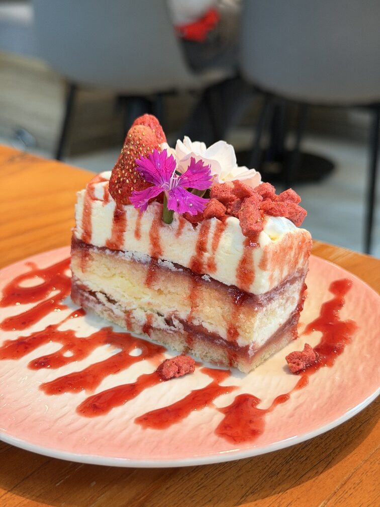 [台中西區] 毛五木-Momori Café & Bar｜森林系玻璃屋｜免費嚕大狗狗｜毛孩也能一起享用美食的療癒空間！