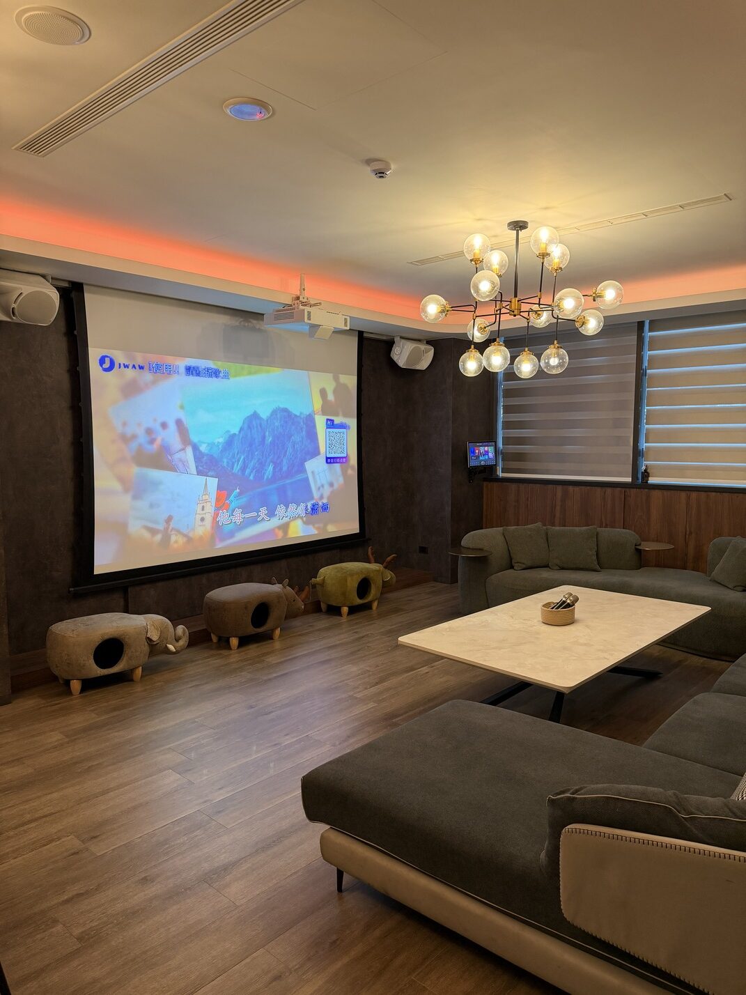 [台中西區] 毛五木-Momori Café & Bar｜森林系玻璃屋｜免費嚕大狗狗｜毛孩也能一起享用美食的療癒空間！