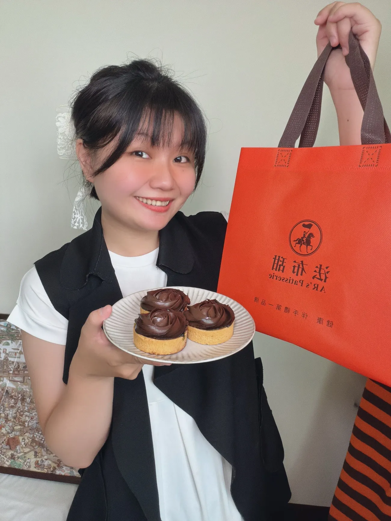 法布甜新品開箱|杜拜巧克力玫瑰塔|法芙娜72%巧克力、卡達伊夫脆絲與Q心麻糬的層次饗宴! - 第9張圖 法布甜新品開箱|杜拜巧克力玫瑰塔|法芙娜72%巧克力、卡達伊夫脆絲與Q心麻糬的層次饗宴!