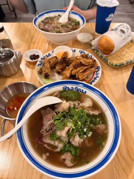 私房口袋名單!高雄 Phở Wild 越式河粉|純粹天然的琥珀色湯底,喝一口就愛上的純淨美味! - 第5張圖 私房口袋名單!高雄 Phở Wild 越式河粉|純粹天然的琥珀色湯底,喝一口就愛上的純淨美味!
