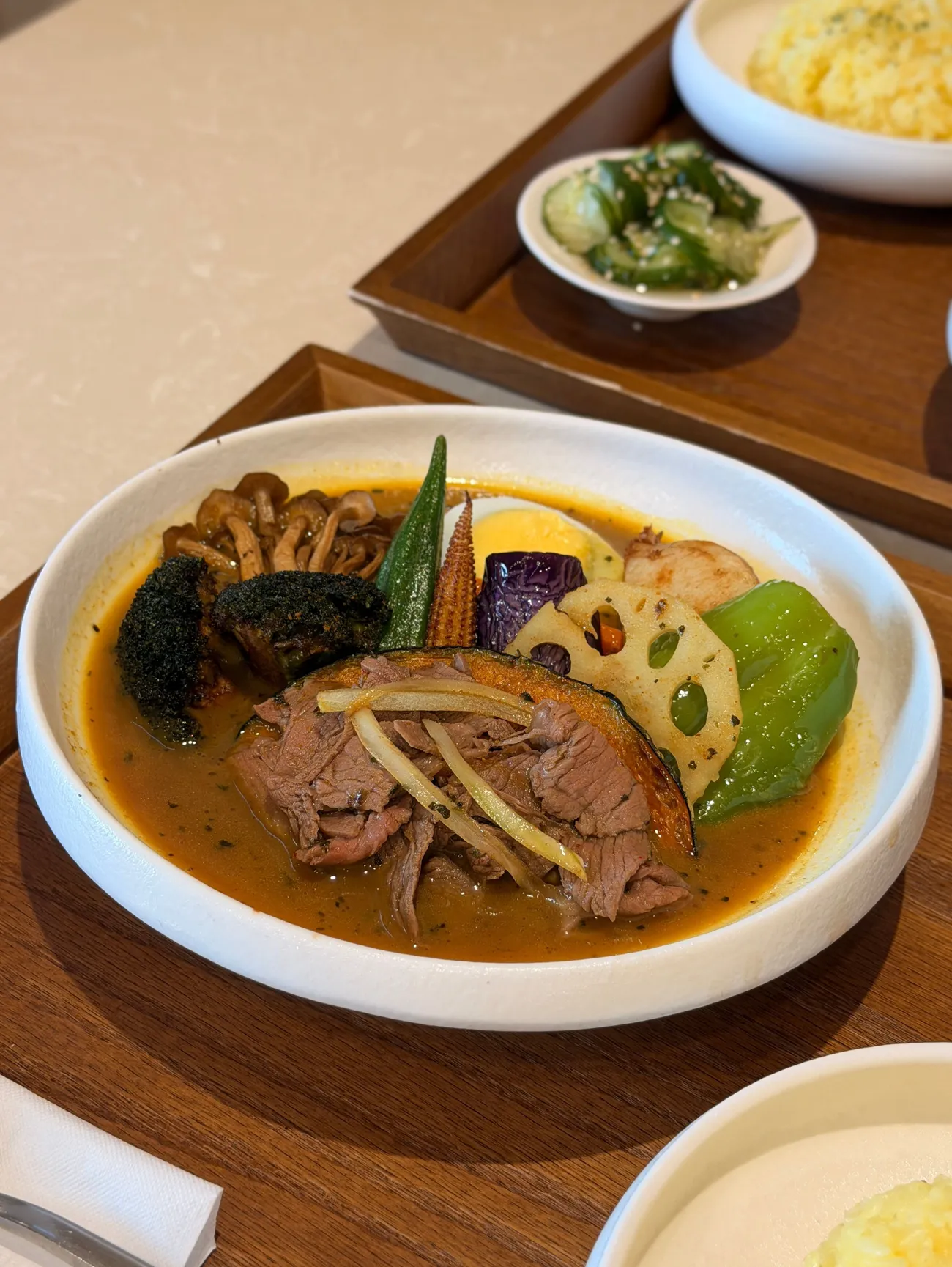 [台中西區] Soup Curry King 北海道湯咖哩名店正式插旗台中｜一碗有10種時蔬超澎湃｜內用薑黃飯免費續！