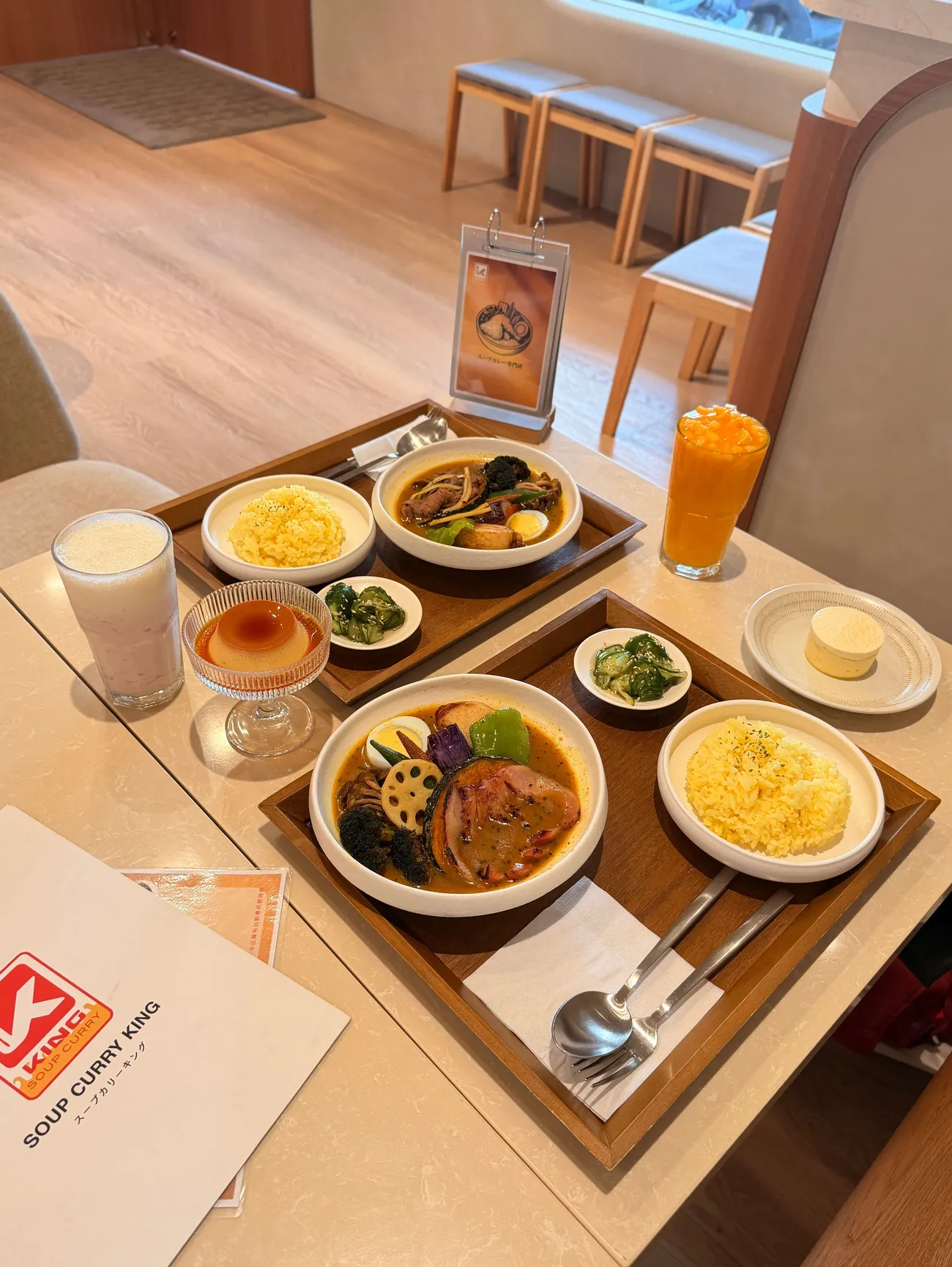 [台中西區] Soup Curry King 北海道湯咖哩名店正式插旗台中｜一碗有10種時蔬超澎湃｜內用薑黃飯免費續！