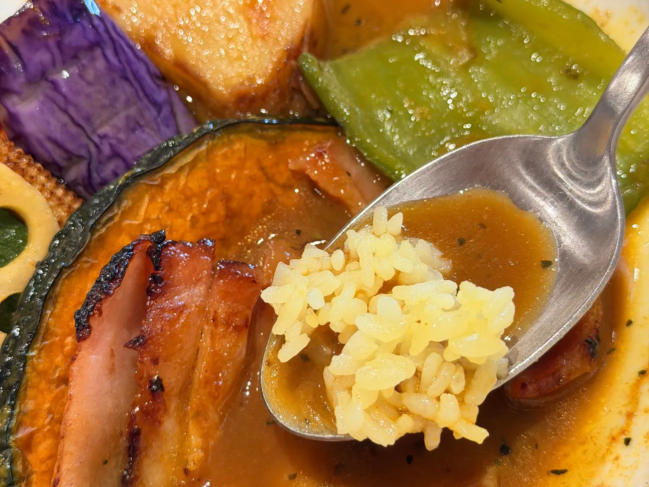 [台中西區] Soup Curry King 北海道湯咖哩名店正式插旗台中｜一碗有10種時蔬超澎湃｜內用薑黃飯免費續！