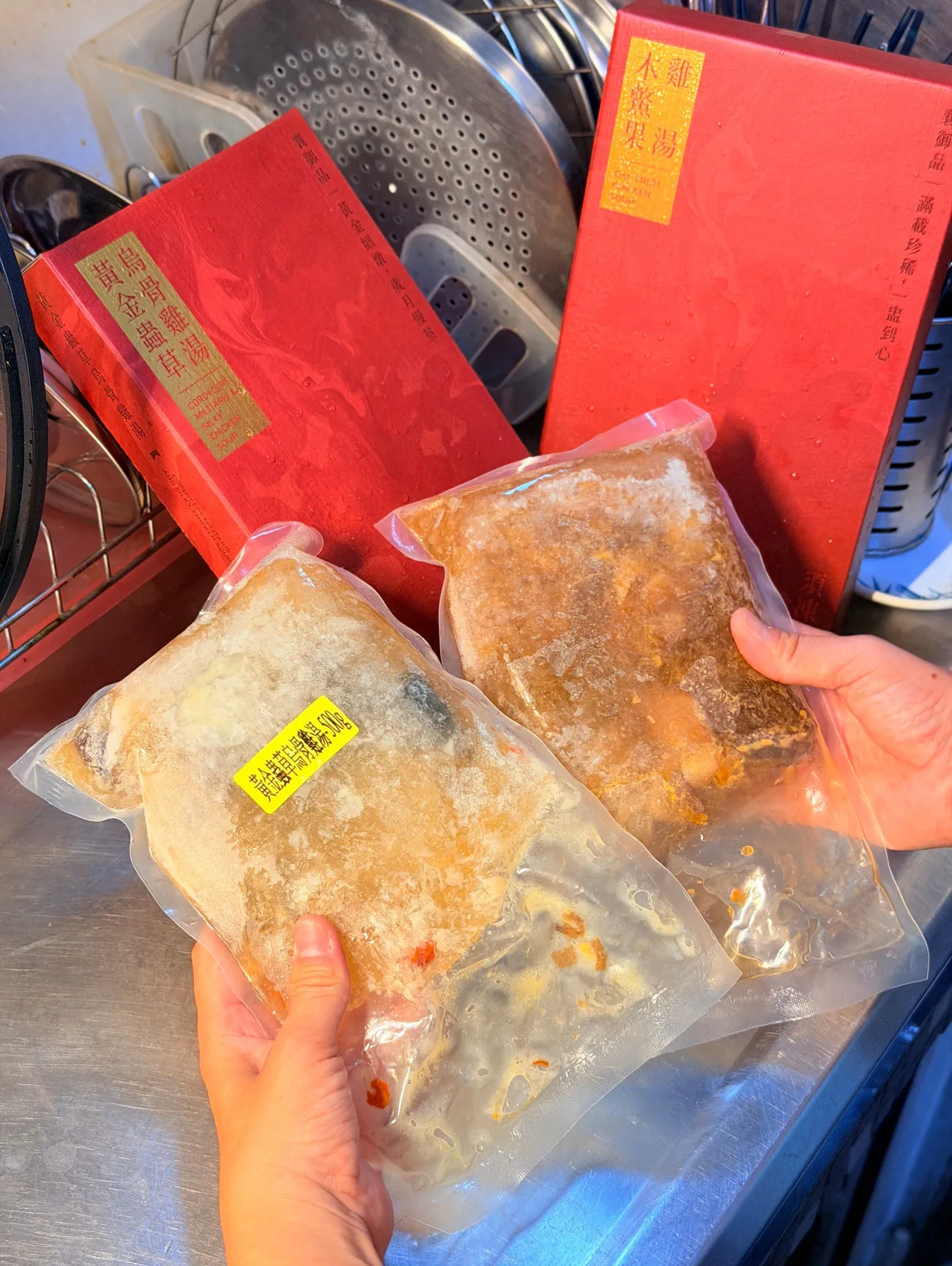 襄御品雞湯開箱|黃金蟲草烏骨雞湯、木鱉果雞湯|冷凍庫常備的日常溫補湯品推薦 - 第2張圖 襄御品雞湯開箱|黃金蟲草烏骨雞湯、木鱉果雞湯|冷凍庫常備的日常溫補湯品推薦