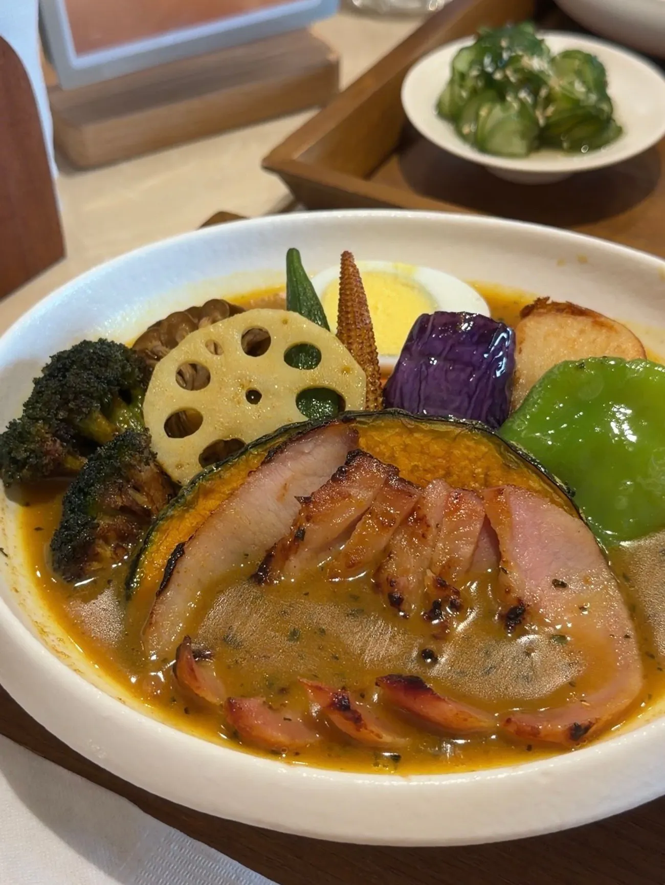 [台中西區] Soup Curry King 北海道湯咖哩名店正式插旗台中｜一碗有10種時蔬超澎湃｜內用薑黃飯免費續！