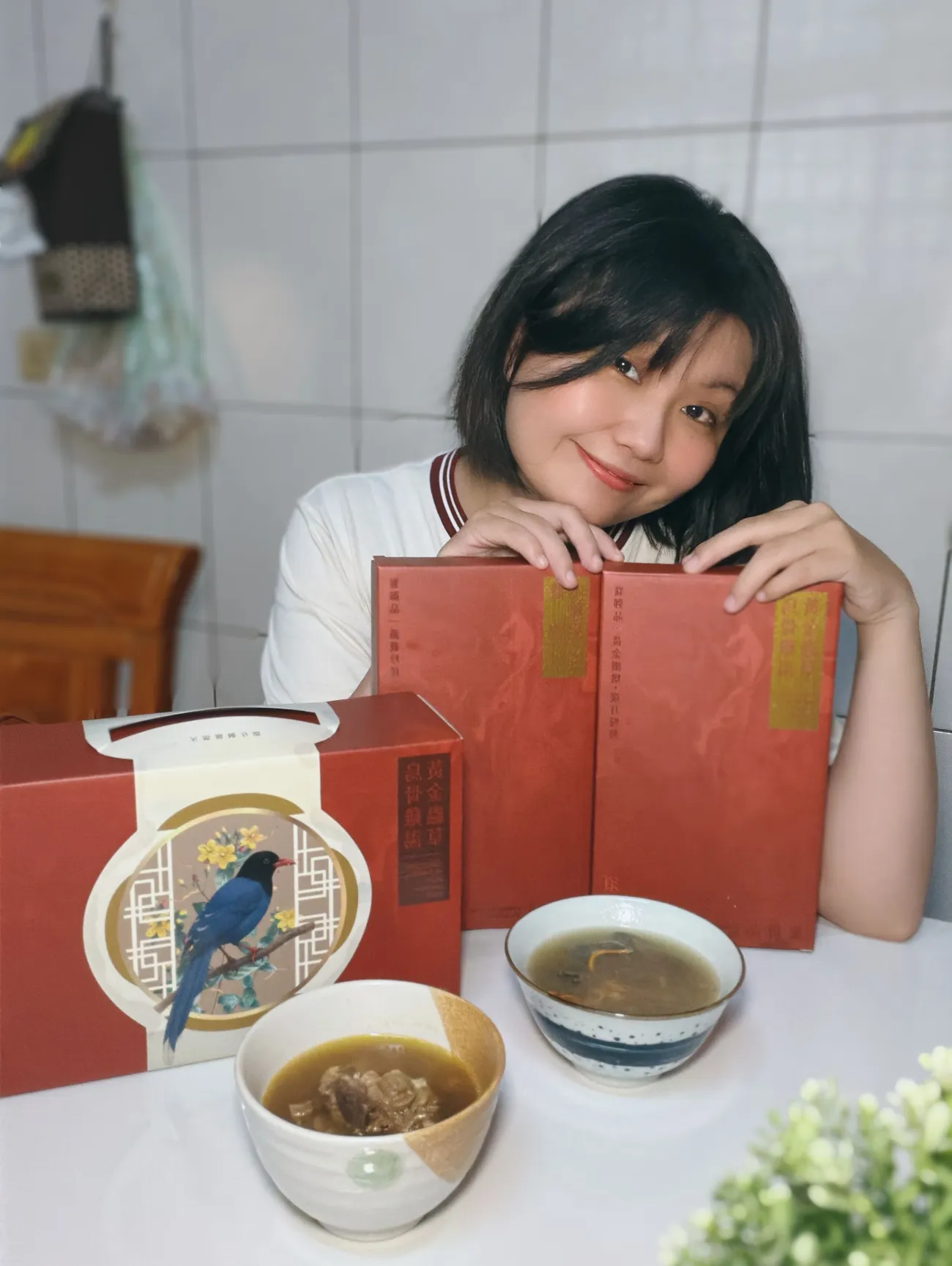 襄御品雞湯開箱|黃金蟲草烏骨雞湯、木鱉果雞湯|冷凍庫常備的日常溫補湯品推薦 - 第1張圖 襄御品雞湯開箱|黃金蟲草烏骨雞湯、木鱉果雞湯|冷凍庫常備的日常溫補湯品推薦
