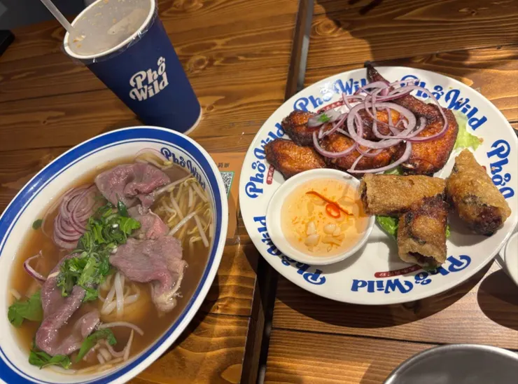 新竹城隍廟排隊美食!Phở Wild越式生牛肉河粉 新竹城隍店|連鎖店竟然喝得到職人級慢火細熬琥珀色牛骨湯?! - 第5張圖 新竹城隍廟排隊美食!Phở Wild越式生牛肉河粉 新竹城隍店|連鎖店竟然喝得到職人級慢火細熬琥珀色牛骨湯?!
