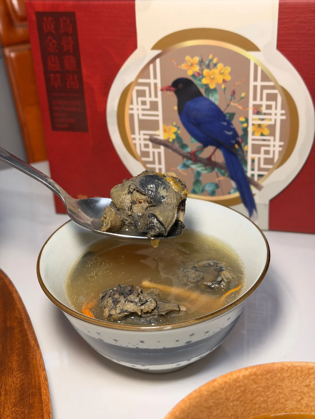 襄御品雞湯開箱|黃金蟲草烏骨雞湯、木鱉果雞湯|冷凍庫常備的日常溫補湯品推薦 - 第5張圖 襄御品雞湯開箱|黃金蟲草烏骨雞湯、木鱉果雞湯|冷凍庫常備的日常溫補湯品推薦