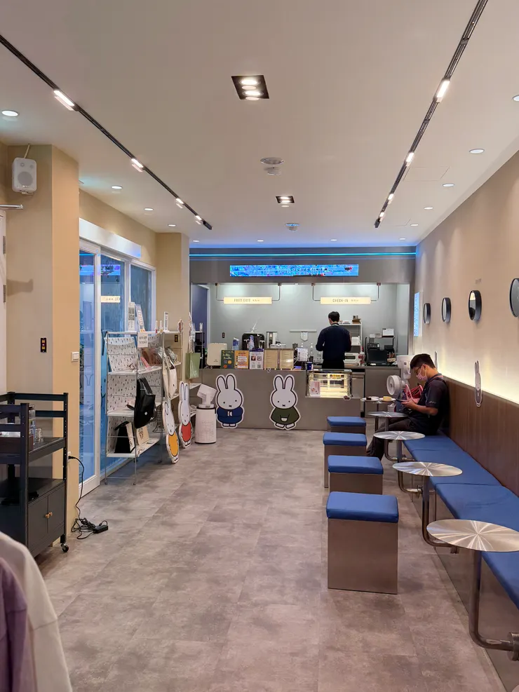 [台中西區] 輝葉放空站台中英才店｜輝葉良品 × THE KORNER × Miffy 三方跨界聯名｜打造最舒服的複合式按摩咖啡廳！