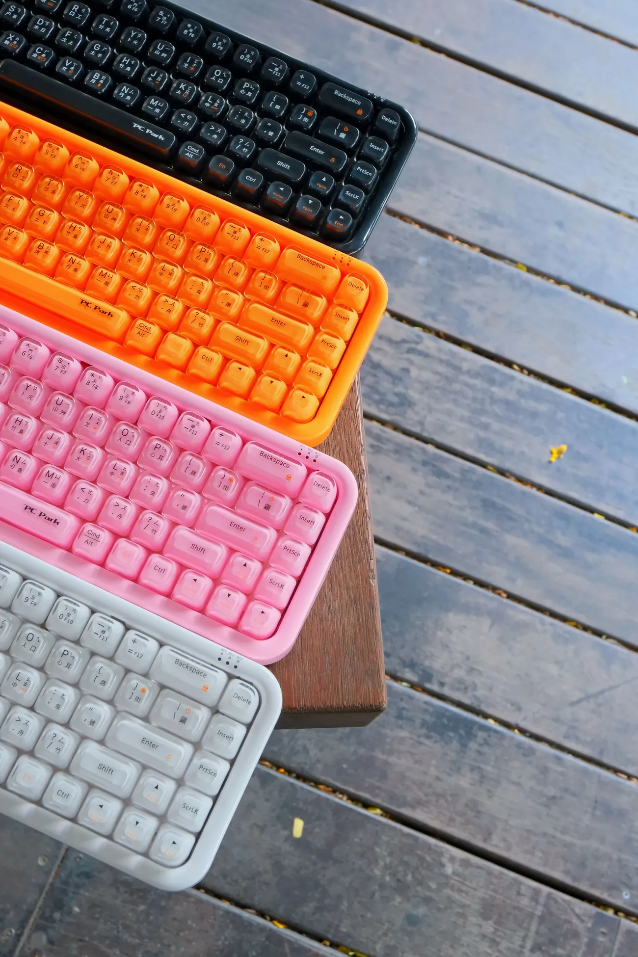 [開箱] Crystal Keycaps 水晶鍵盤｜最有儀式感的無線鍵盤｜一秒打造個人行動工作站！