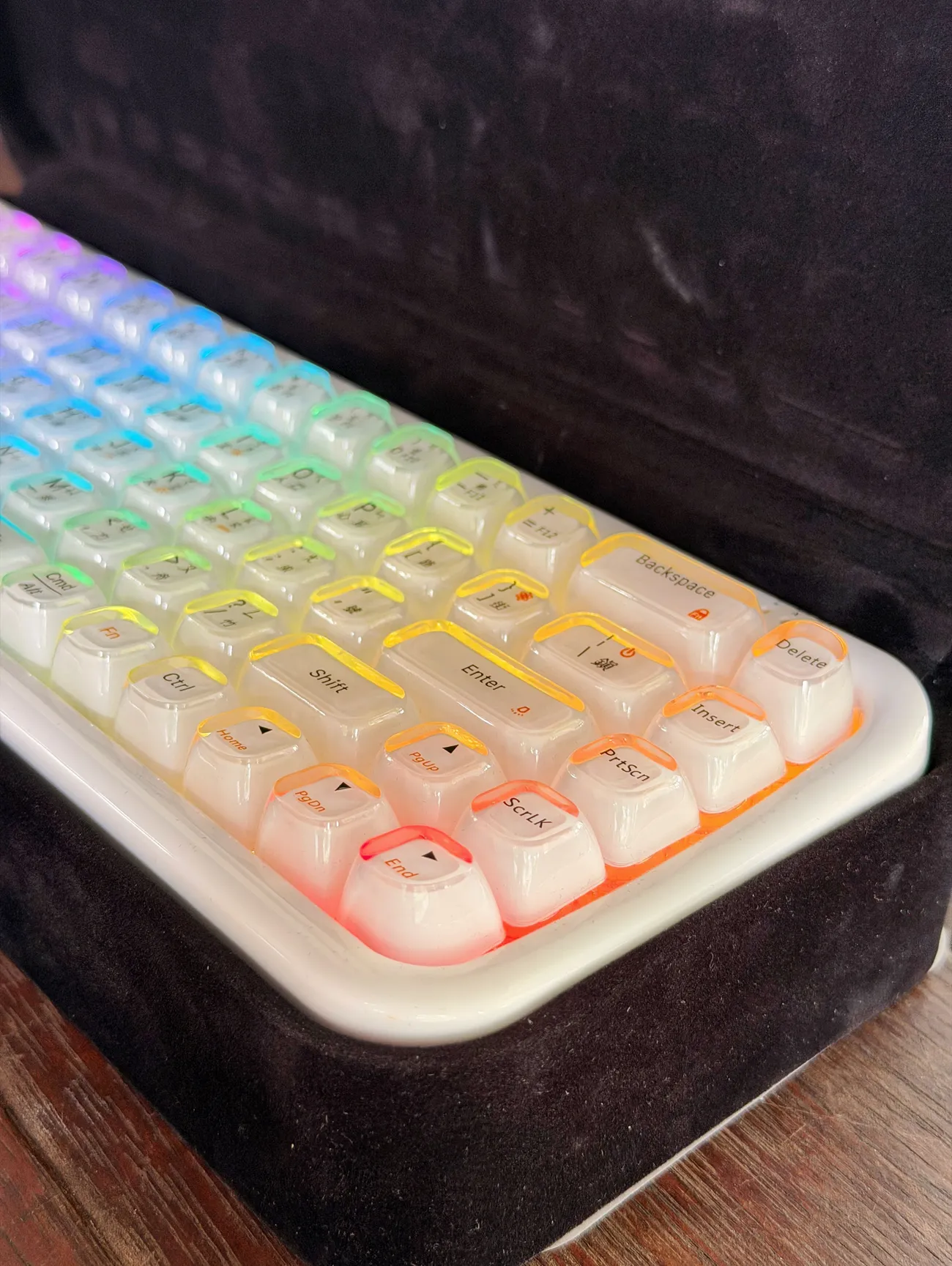 [開箱] Crystal Keycaps 水晶鍵盤｜最有儀式感的無線鍵盤｜一秒打造個人行動工作站！