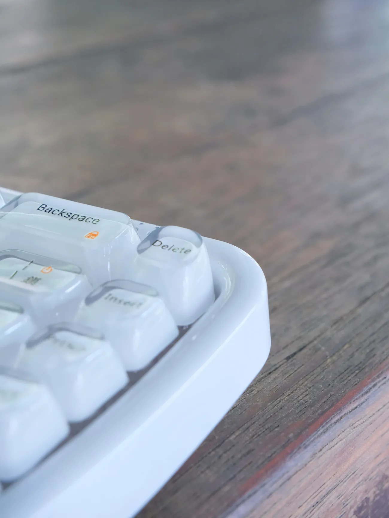 [開箱] Crystal Keycaps 水晶鍵盤｜最有儀式感的無線鍵盤｜一秒打造個人行動工作站！
